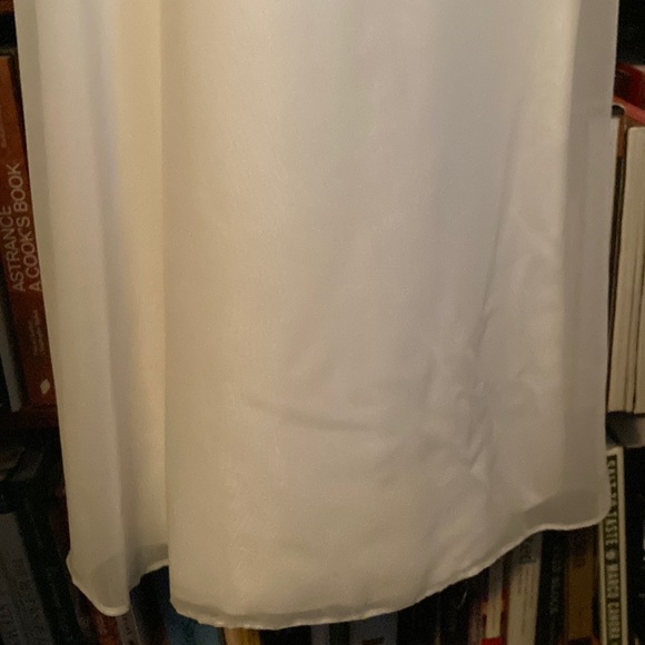 Wedding dress- simple A-line shape with spaghetti straps. - Picture 4 of 7